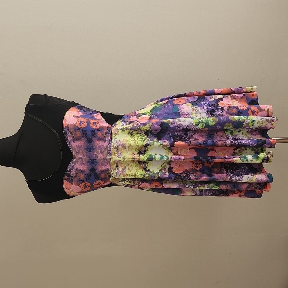 Junior's Large Floral Print Dress w Key Hole Back
